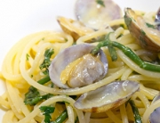 Pasta con almejas y salicornia